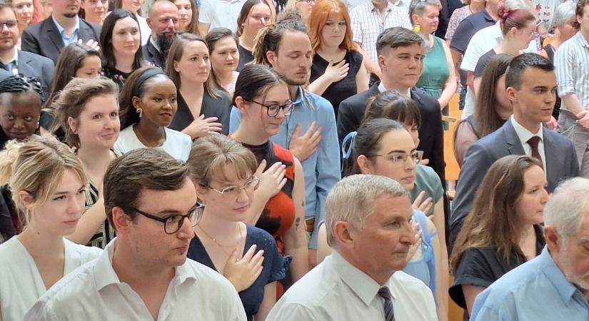 Diplomaosztóval zárult a tanév a Soproni Egyetemen - sok-sok fotó - Kisalföld