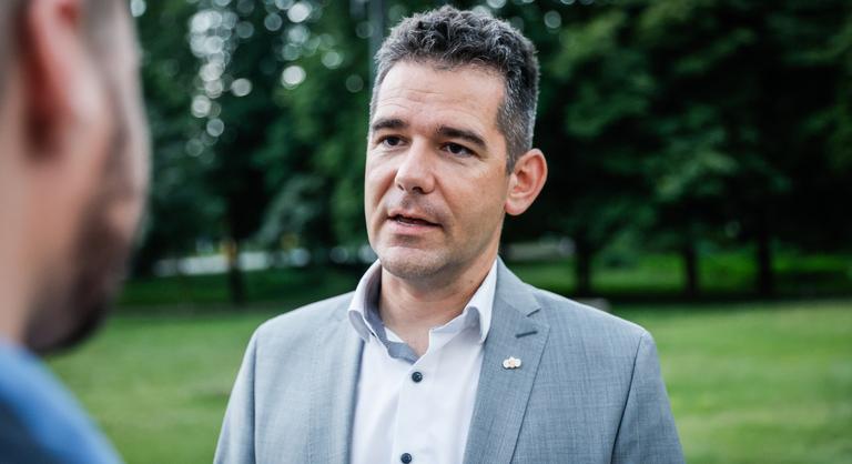 Novák Előd: Készek vagyunk a saját szerény eszközeinkkel megállítani a Pride felvonulást - Index