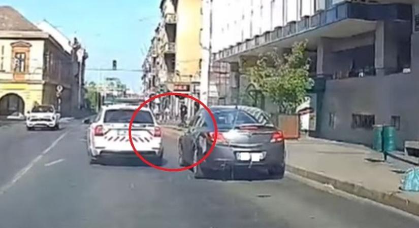 Mi folyik Pécsen? Az egyik ledudálta a rendőrt, a másik majdnem összetörte (VIDEÓ) - Bama