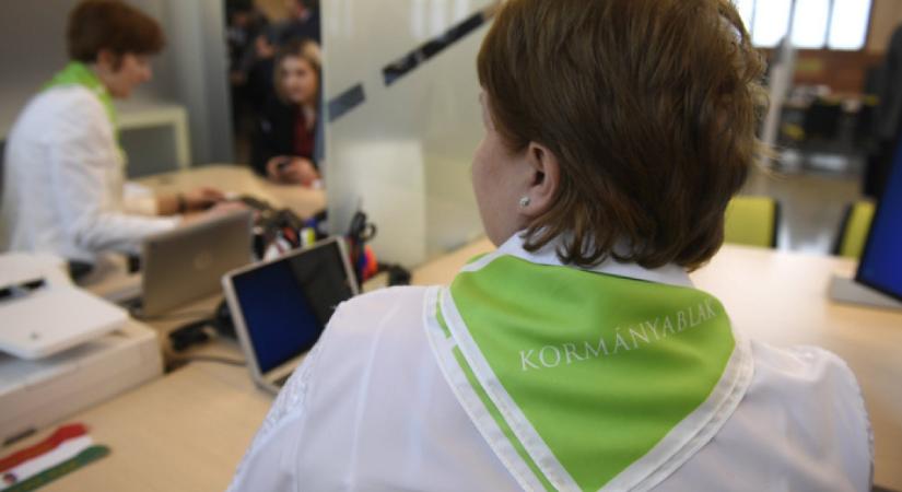 Jön a kormánytisztviselők béremelése - MFor