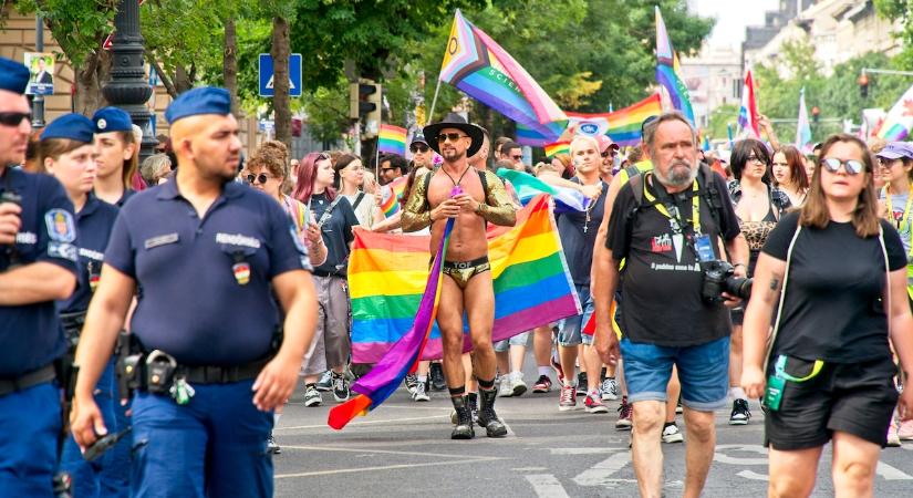 Deviánsok háborúja - Demokrata