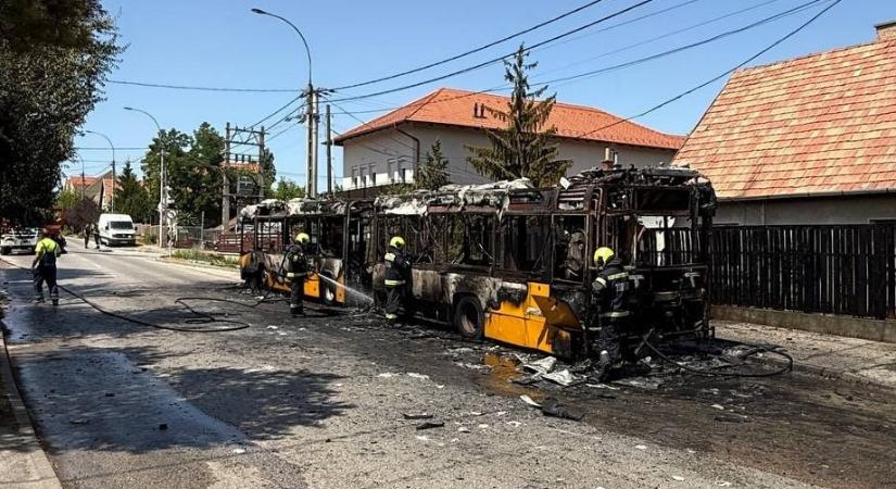 Teljesen kiégett egy volánbusz Fóton - Magyar Hang