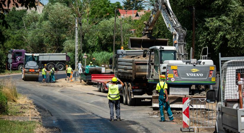 Közel 150 kilométernyi mellékutat újítanak fel Észak-Magyarországon - Magyar Építők