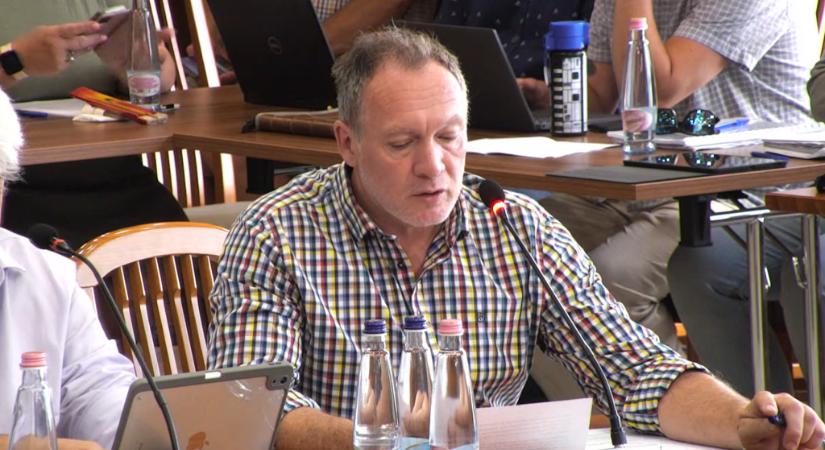 Pofon után: lemondott Várnai László a zuglói alpolgármesterségről - 24.hu