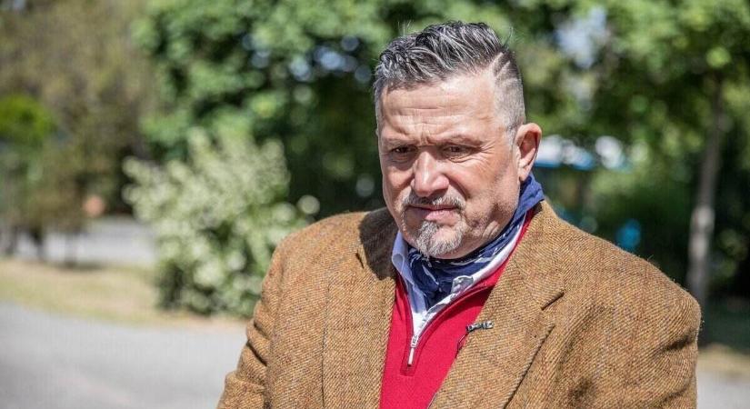 „Rabolni nem lehet?” – kérdezte Galambos Lajos, Kasza Tibi nevetve csapta le a magas labdát – videó - ContextUs