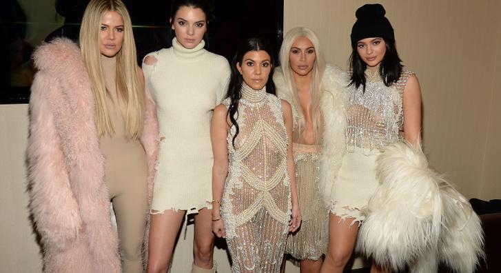 Tízezer dolláros Rolexekkel lepték meg a stábtagokat valóságshow-juk fináléján a Kardashianok