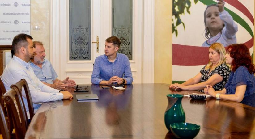 Pásztor: Alakul az új gazdaságfejlesztési stratégia - Szabad Magyar Szó