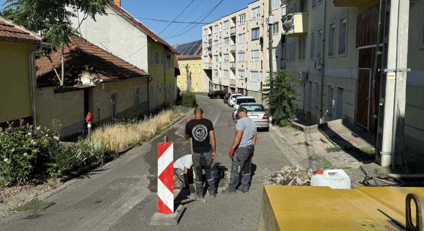 Útbeszakadás a Diófakút utcában – dolgoznak a helyreállításon - Egri Ügyek