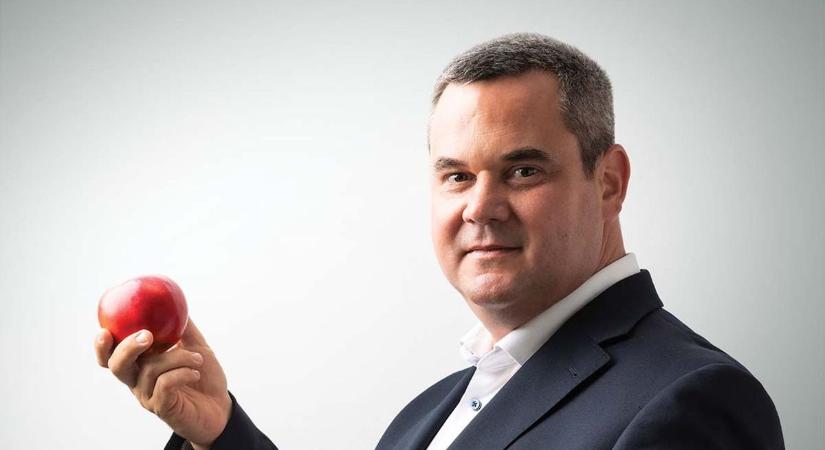 Takács Péter most sem hibázott: ezúttal a hamis fotóval kampányoló Kollár Kingát buktatta le, majd kőkeményen odaszúrt neki - Mandiner