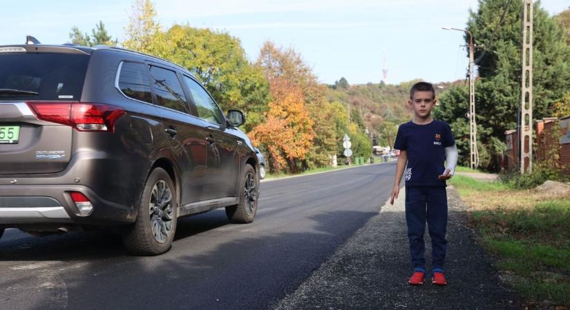 Durván életveszélyes a gyalogosoknak ez a pécsi szakasz! - Bama