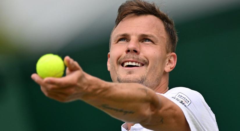 Elmarad a történelmi menetelés: Fucsovics „öregszik”, nagy küzdelemben elhasalt a wimbledoni küszöbön - Mandiner