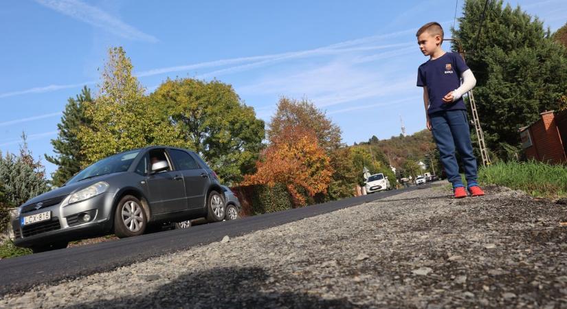 Csoda lesz, ha megépül ez a járda - Bama