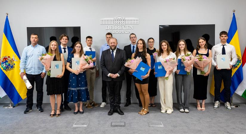 Debrecen fiatal tehetségeit díjazták - Debreceni Nap