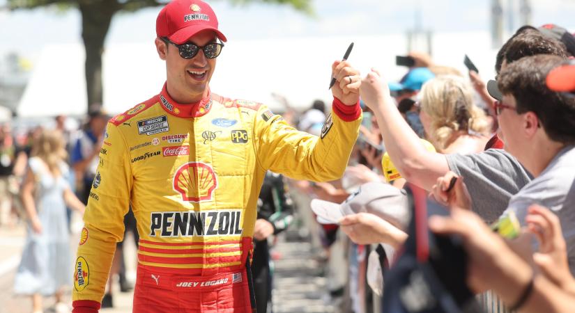 Egymillió dollárt kapott a NASCAR-tól Joey Logano a sport népszerűsítéséért - USAracing