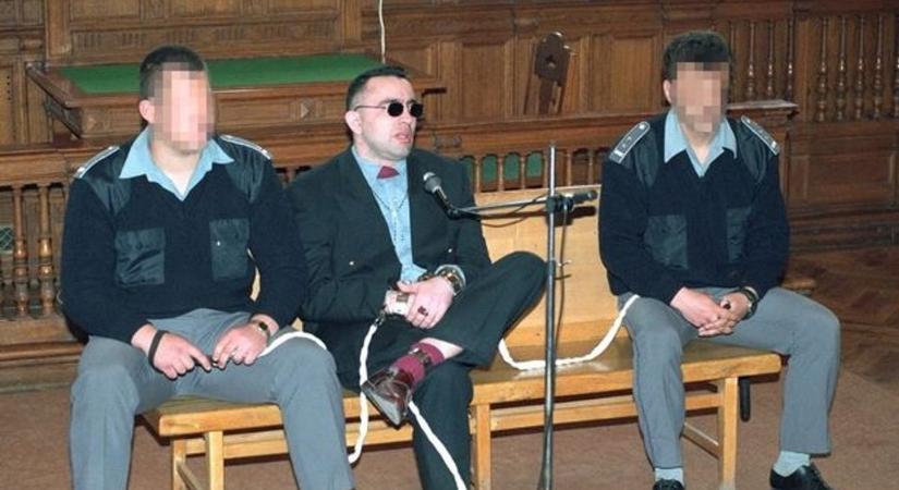 A kegyetlen bérgyilkos a forró cellára panaszkodik - délmagyar