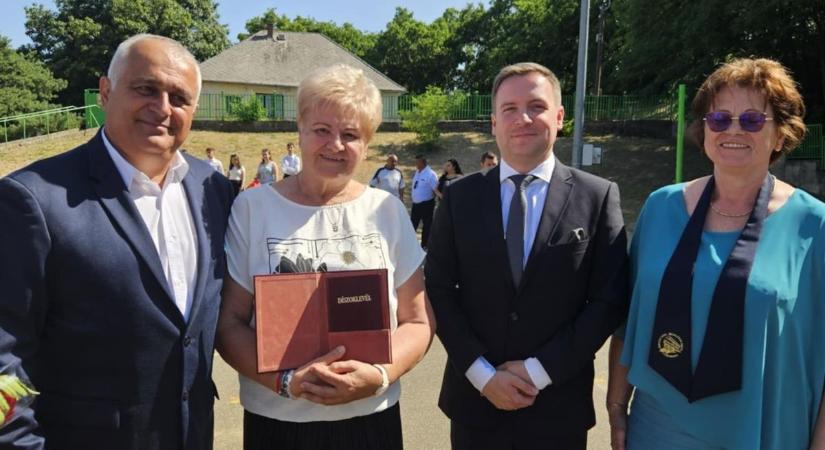 Aranydiplomáját vehette át a nyírábrányi iskola szeretett pedagógusa - Haon