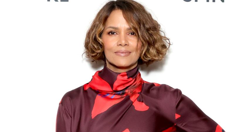 Videón, ahogy az 58 éves Halle Berry olyan átéléssel táncol a bikinijében, hogy az lecsúszik róla - Marie Claire