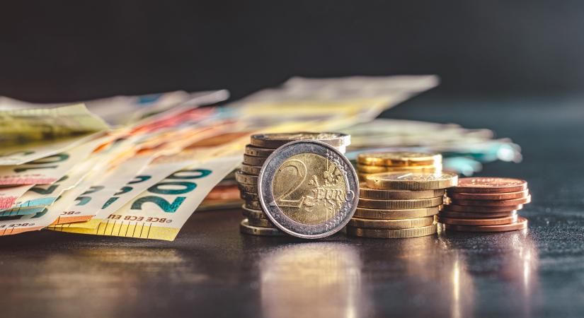 Zöld utat kapott Brüsszelben, jövőre jöhet a bolgár euró - Blikk