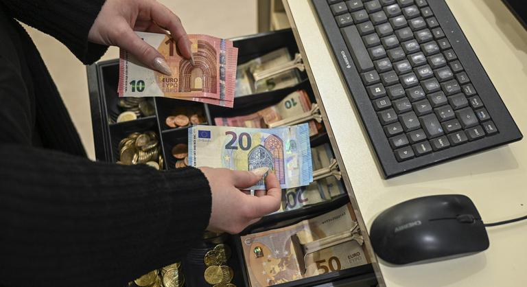 Már csak a formaság van hátra, Bulgáriában 2026-tól bevezetik az eurót - Index - Gazdaság