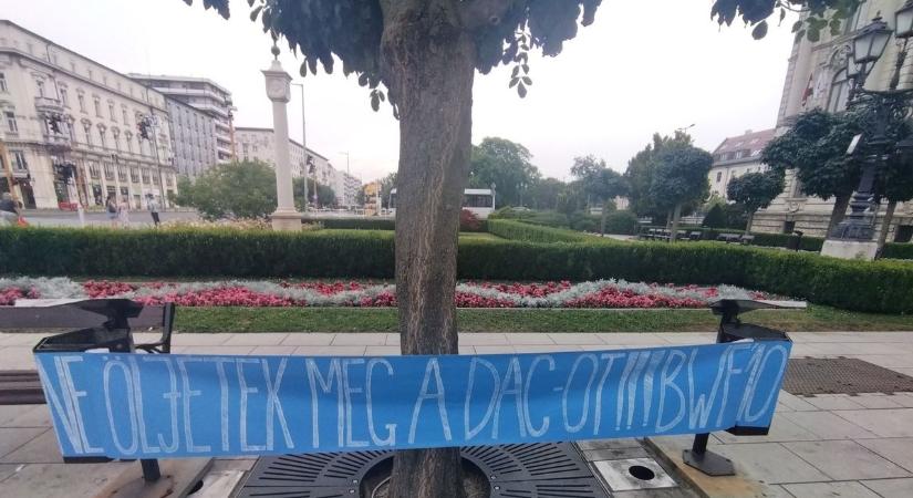 Fanatikusok szimpátia tüntetése a DAC mellett - Kisalföld
