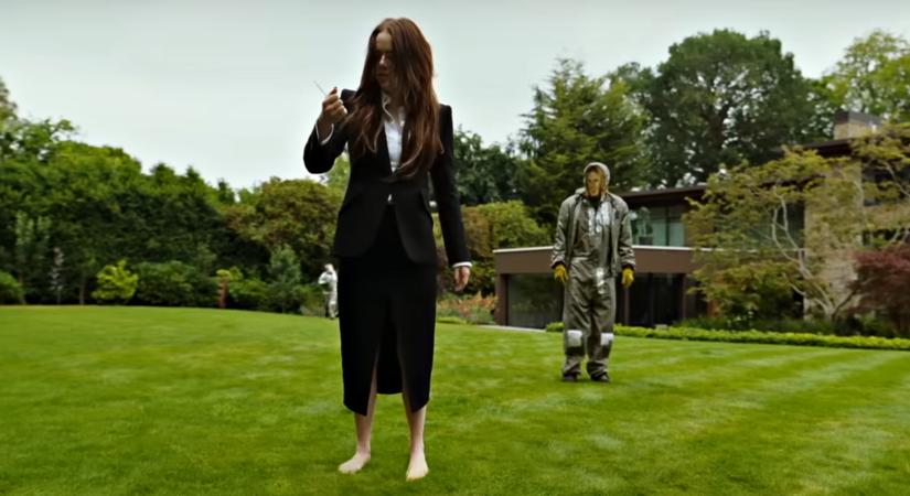 Megérkezett Giórgosz Lánthimosz elég beteg új sci-fi vígjátéka, a Bugonia első előzetese, amelyben Emma Stone hősét elrabolja két őrült, aki földönkívülinek hiszi őt - IGN
