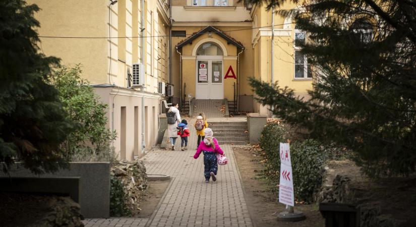 KSH: Fogy a magyar, megint kevesebb gyermek született - Népszava