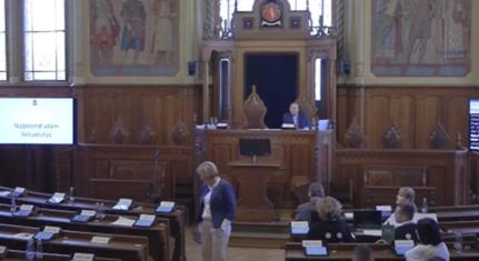 A kecskeméti fideszes képviselők megszavazták a fizetésemelésüket, majd eltűntek - PécsiStop