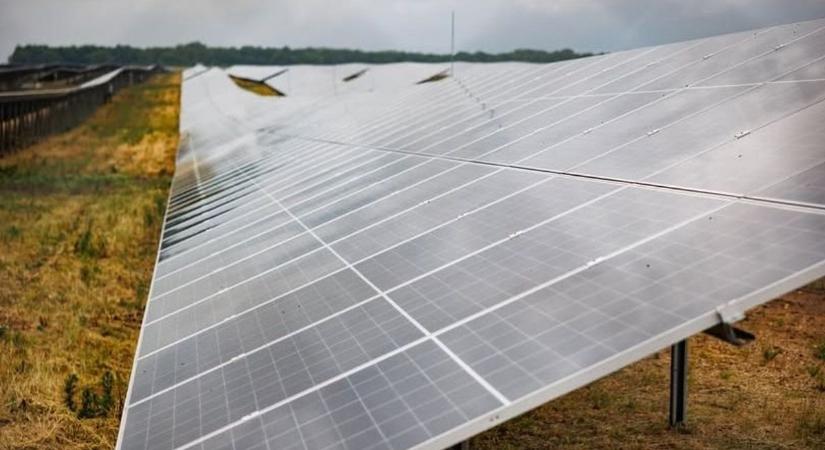 Konténerekbe zárják a napenergiát: sorra létesülnek a nagy tárolók Magyarországon - VG
