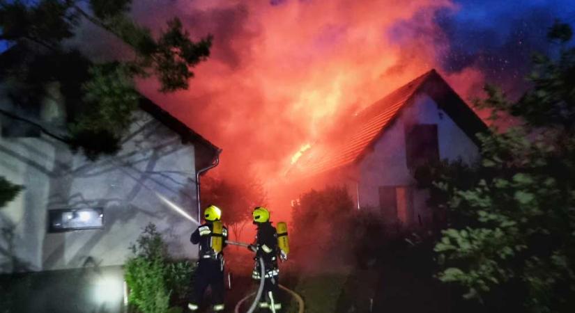 Villámcsapás miatt leégett két családi ház Budakeszin: egy három és egy négygyermekes család maradt otthon nélkül - BudaPestkörnyéke
