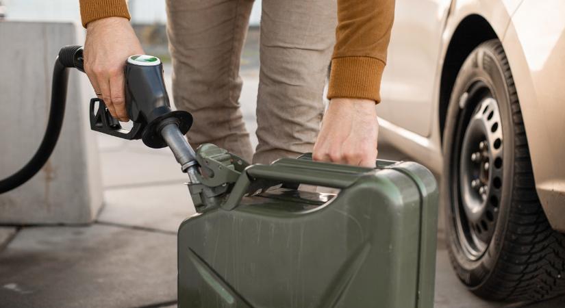 Hihetetlen hullámvasúton az üzemanyagár: szombattól ennyiért tankolunk - Agroinform