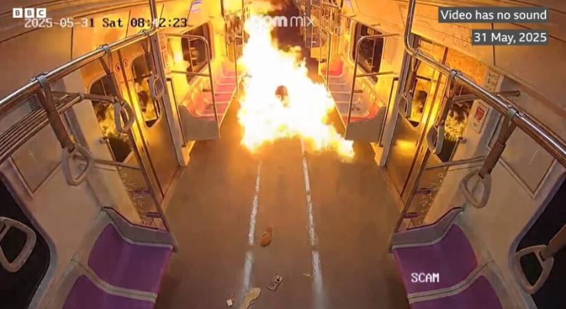 Rettegés a szöuli metrón: videón, ahogy egy utas benzint locsol az utasok közé és lángra lobbantja - HVG - Világ