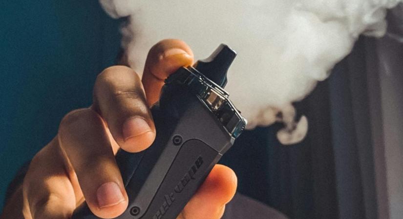 Sürgős figyelmeztetést adtak ki az e-cigaretták rejtett veszélyeiről – mérgező anyagokat lélegezhetnek be a fiatalok - naphire.hu