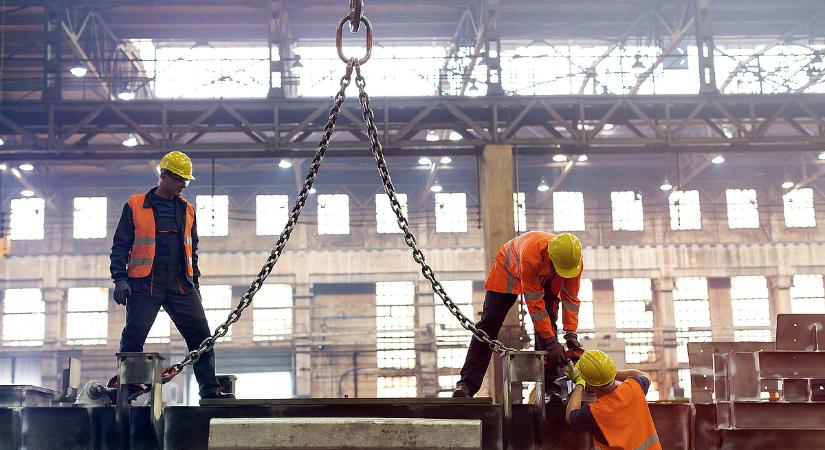 Túl sok a heti 40 óra, indul a rövidített munkaidő - Napi.hu