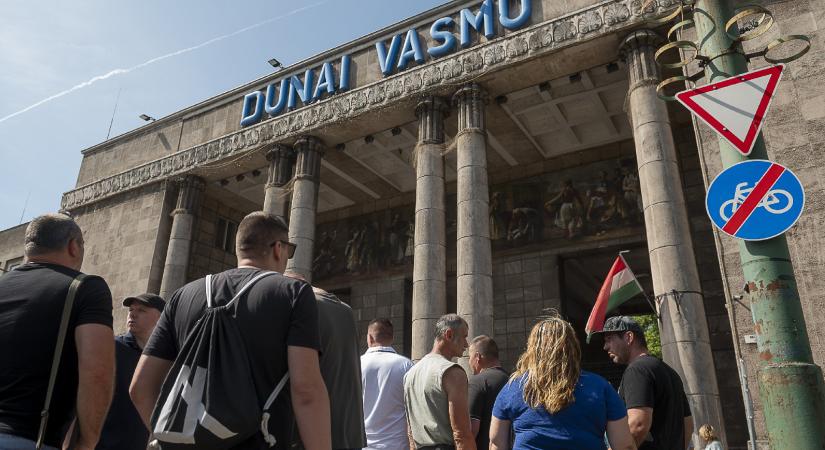 Keresztek a falon: így rúgta ki összes dolgozóját a Dunaferr utódcége - Magyar Hang