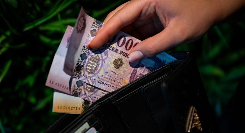 Év végéig meghosszabbítja a kamatstopot a kormány - 24.hu