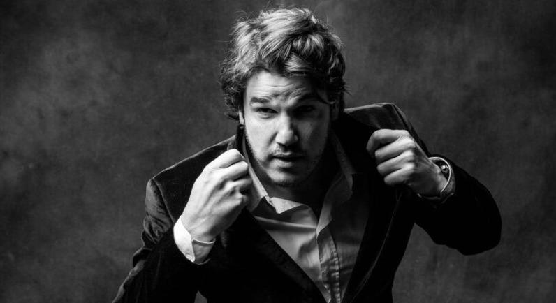 Hadrien Raccah, Franciaország egyik legsikeresebb színházi szerzője válaszolt: „Olyan volt, mintha megmásztam volna egy hegyet, és a csúcson nem volt semmi” - Színház.online