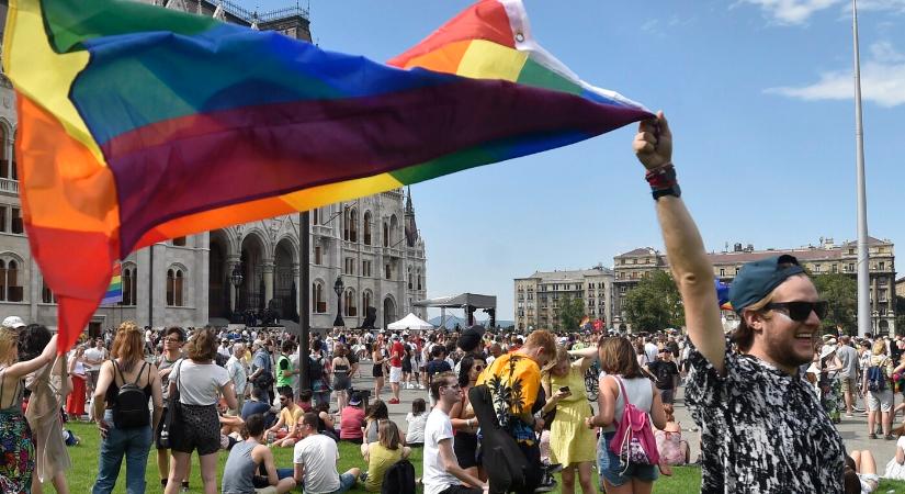Nagyító alatt: a demokratikus Pride-parádé és a genderideológia - Új Szó