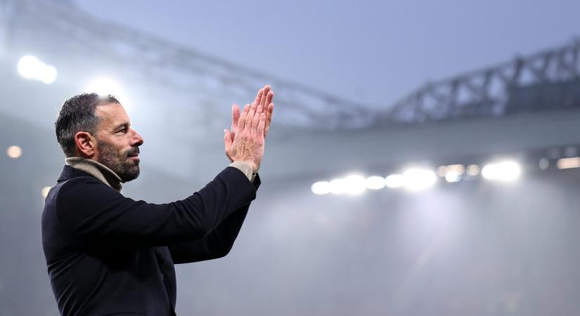 Vége a drámának: kirúgták Van Nistelrooyt - Sport365