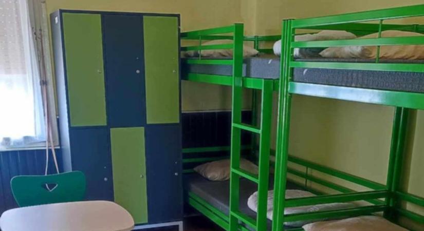 Jöhet az első turnus, kicserélték a bútorokat a táborban - Teol
