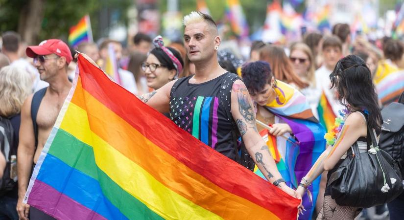 Megdöbbentő: a közalkalmazotti szakszervet is a Pride-on való részvételre buzdít - Mandiner