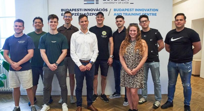 A Williams Forma–1-es csapat mérnöke, dr. Kling Sándor is oktatja a Széchenyi István Egyetem motorsportmérnök-hallgatóit - IOT Magazin