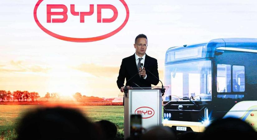 Szijjártó Péter: a kínai BYD 620 új munkahelyet teremt Komáromban (videó) - Sonline