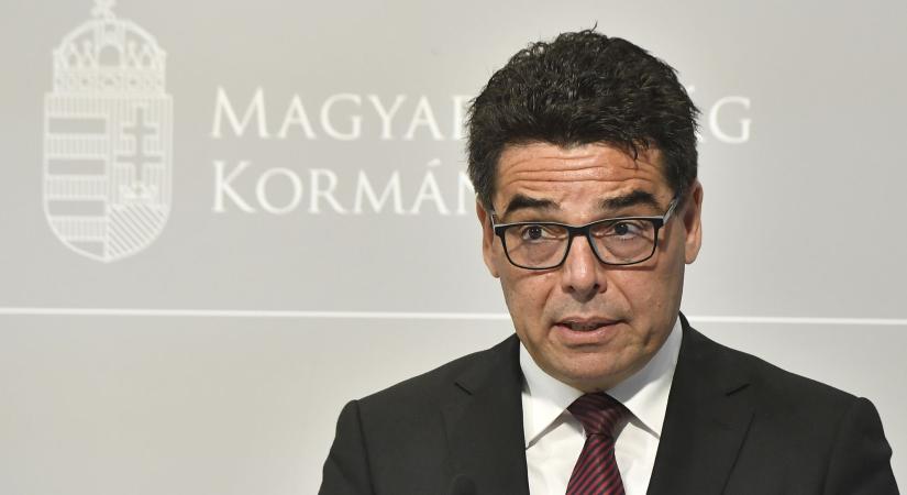 Zsigmond Barna Pál: Lemondásra szólítják fel Ursula von der Leyent a Pfizergate-botrány miatt - vasarnap.hu