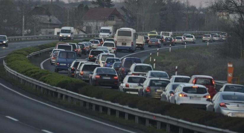 Ezt senki sem várta: hatalmas torlódás bénította meg az M3-ast! - Heol