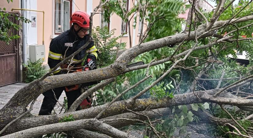 Vihar sújtotta Maros megyét: a szászrégeni kórház gázvezetéke is megsérült - Maszol