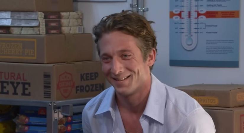 Jeremy Allen White fagyasztóban rekedt Jimmy Fallonnal, így kényes dolgokat vallanak meg egymásnak – videó - Hetedik sor