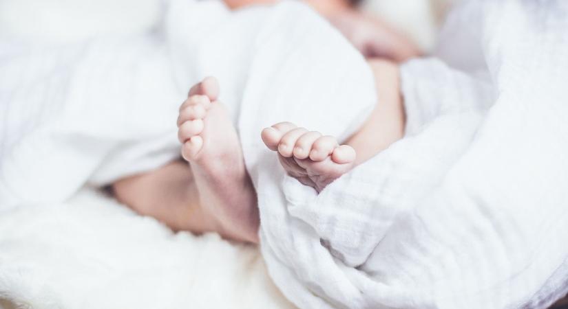 Történelmi mélyponton a születések száma Magyarországon - kontroll.hu