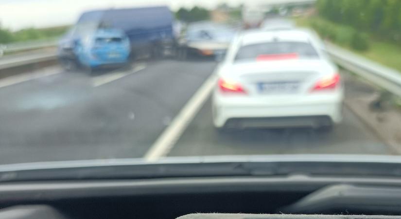 Baleset és komoly torlódás Füzesabonynál, az M3-ason - Egri Ügyek