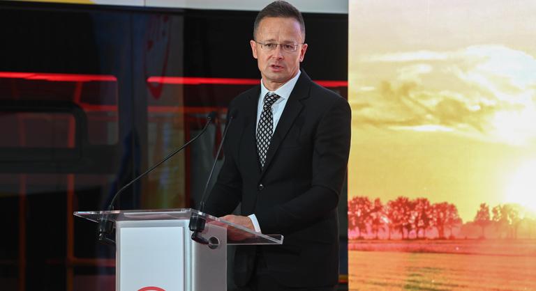 Szijjártó Péter borította az asztalt: elképesztő képmutatás zajlik - Index - Gazdaság