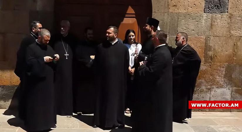 Dulakodás tört ki a hívők és a rendfenntartók között az örményországi Ecsmiadzinben - vasarnap.hu